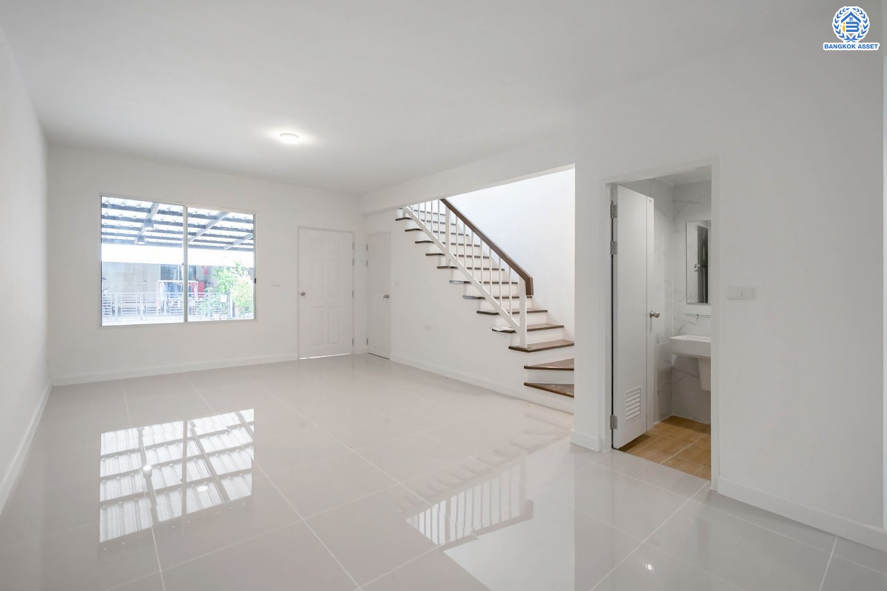 บ้านมือสองตกแต่งใหม่ ทาวน์โฮม 3 ชั้น ม.ทาวน์พลัส เพชรเกษม-บางแค เนื้อที่ 19.4 ตร.ว. ฟังก์ชัน 3 ห้องนอน 3 ห้องน้ำ จอดรถได้ 1 คัน รองรับทุกกิจกรรม บนทำเลเชื่อมต่อหลายเส้นทาง ใกล้จุดขึ้นทางด่วน "วงแหวน-กาญจนาภิเษก" และรถไฟฟ้าสายสีน้ำเงิน "สถานีบางแค"